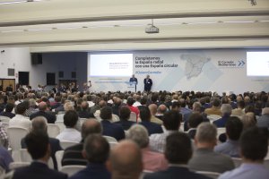 La sala principal del Palacio de Congresos y Exposiciones de Aguadulce se llenó ayer como nunca con casi mil asistentes.