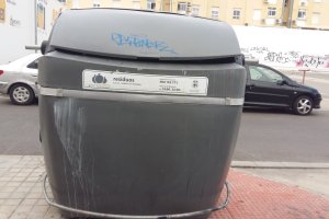 Uno de los contenedores que hay repartidos por la capital.