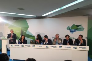 Dirigentes autonómicos y provinciales del Partido Popular durante el Comité Ejecutivo regional celebrado ayer en el municipio de Macael.