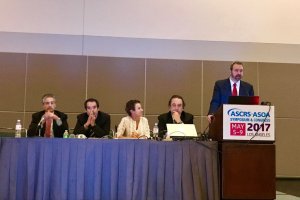 El doctor Joaquín Fernández durante el Congreso de la Sociedad Americana de Catarata y Cirugía Refractiva celebrado en Los Ángeles.