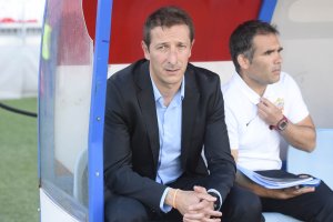 Ramis en el banquillo junto a José Manuel Gil.
