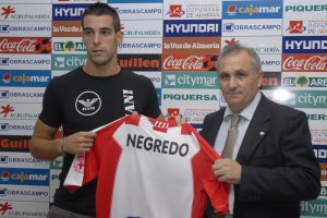 Negredo en su presentación como jugador del Almería.