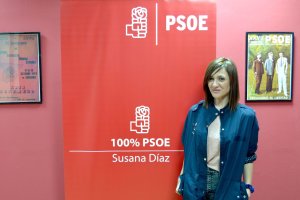 Vanesa Lidueña, fotografiada la semana pasada en la localidad de Berja junto a algunos miembros del Grupo de Apoyo a Susana Díaz.