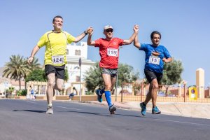 Los atletas comparten ilusiones en la carrera de Huércal.