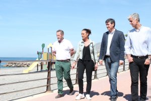 Visita del alcalde de Adra para comprobar el avance de las tareas en marcha.