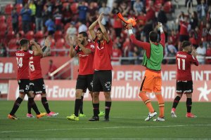Los jugadores del Mallorca celebrando la victoria.