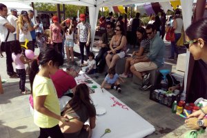 Participantes en el taller de pintura mural.