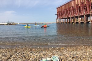 Alumnos de institutos de Huércal-Overa y El Ejido, ayer en el Aula del Mar.