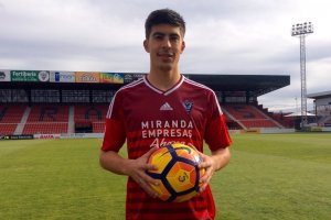 Quintanilla con la camiseta del Mirandés.