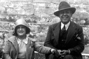 José Padilla y su esposa Lydia Ferreira, en una visita a la acrópolis de Atenas.