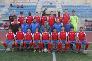 Los infantiles roqueteros con el concejal José Juan Rubí.