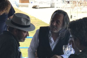 José Coronado atiende las indicaciones de Enrique Urbizu. De espaldas, el actor Antonio Dechent.