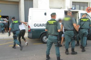 Momento de la detención por parte de la Guardia Civil.