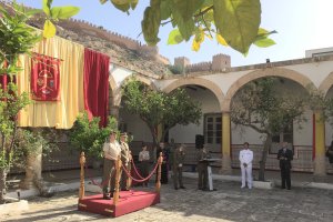 Los coroneles Carlos Ángel Echevarría y Javier Soriano presiden el acto en el Patio de los Naranjos