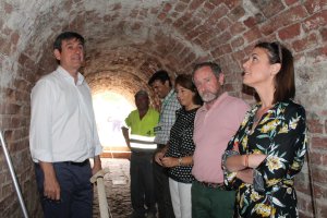 Visita del alcalde y varios concejales a los trabajoes realizados en el interior de la Torre de los Perdigones.