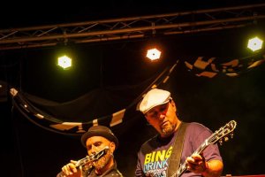 Los almerienses El Hombre Orquesta & Rollos actuarán hoy en la fiesta motera.