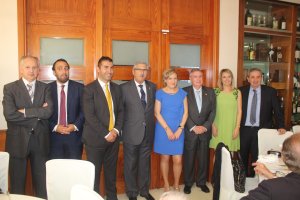 Luis Columna, juez decano;?Óscar López, Juan Antonio Boza, el magitrado homenajeado, Diego Alarcón; Lourdes Molina, presidenta de la Audiencia; Ferna