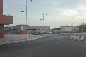 Solar sobre el que el equipo de Gobierno estudia levantar el edificio para asociaciones comprometido desde hace años.