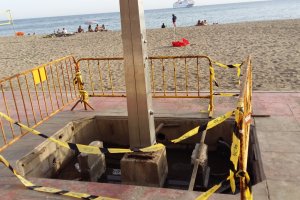 Revisión de las duchas en el paseo marítimo de la capital.
