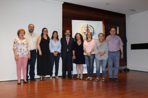 Miembros del Colegio de Graduados Sociales y el magistrado Enrique Sanjuán