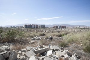 Los terrenos cedidos al Almería siguen muertos de risa.