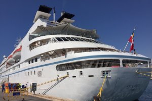 El barco que está atracado este martes en el puerto.