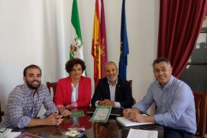 El alcalde de Vera y la edil de Servicios Públicos apoyan el programa Horeca.