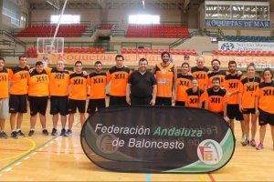 José Francisco Cara rodeado del cuerpo técnico.