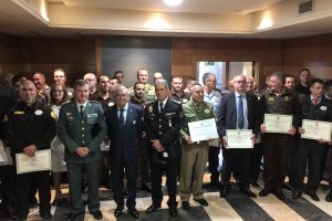 Autoridades, miembros de las fuerzas de seguridad, representantes de empresas y vigilantes premiados