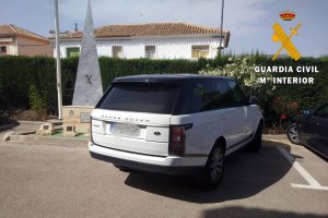 Vehículo robado usando un inibidor de frecuencias.