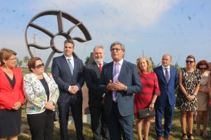 El alcalde de Pechina durante su intervención en la inauguración del monolito.