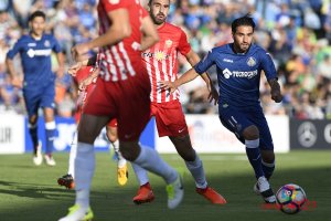 Borja Fernández observa a Chuli en una jugada.