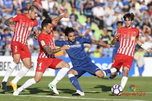 Fran Vélez en una jugada del partido.