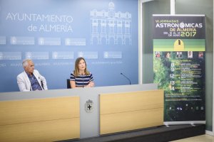 Presentación de las Jornadas Astronómicas con Pedro San José y Ana M. Labella.