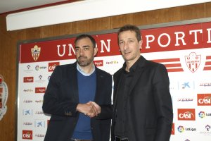 Raúl Lozano en la presentación de Ramis como entrenador del Almería.