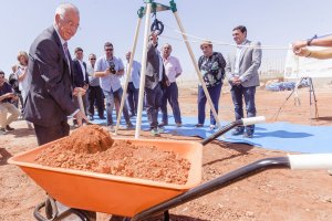 Gabriel Amat, durante el acto de puesta de la primera piedra del retén.