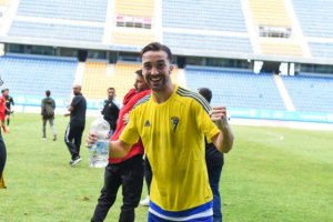 Manu Sánchez con la camiseta del Cádiz.