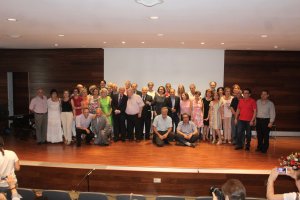 Los profesionales y personal sanitario de la Delegación de Salud, pertenecientes al Distrito Sanitario de Almería han recibido un merecido y emotivo 