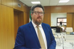 Primer día de Rodrigo Sánchez Haro como consejero de Agricultura. Tras la toma de posesión, recogió la cartera de manos de su antecesora, Carmen Orti