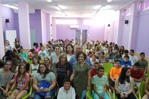 Foto de familia con un gran número de participantes en el Taller.