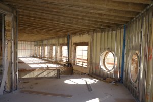 Así está el interior del edificio en el que ya se está trabajando en sus revestimientos.