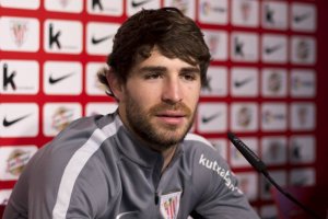 El jugador del Athletic en rueda de prensa.