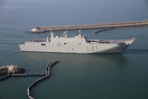 Imagen de la Armada Españoña del buque Juan Carlos I en Rota.