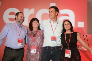 Pedro Sánchez ayer con parte de su nuevo equipo.