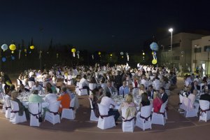 Cada año la afluencia e implicación de la familia educativa ValdeSerra es mayor. En esta edición, la solidaridad congregó a un total de 25 mesas de p