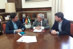 Reunión del subdelegado y el alcalde de El Ejido.
