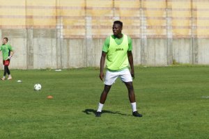 Admonio en un entrenamiento con el CD El Ejido.