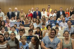 Entrega del premio a los alumnos del colegio "Rosa Relaño" de Almería.