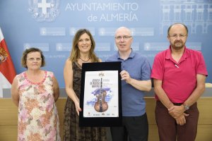 Presentación con la concejal de Cultura, el director de la OCAL y la asociación.