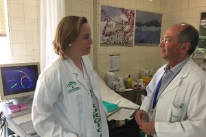 Gabriel Fiol y su colega la médico Fátima Amaya, en una fotografía de archivo.